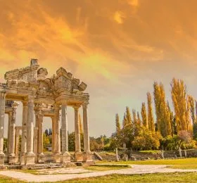 Pamukkale and Aphrodisias Day Tour from Denizli Airport tour in 2 Attractions