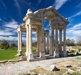 Pamukkale and Aphrodisias Day Tour from Kusadasi or Selcuk tour in 3 Attractions